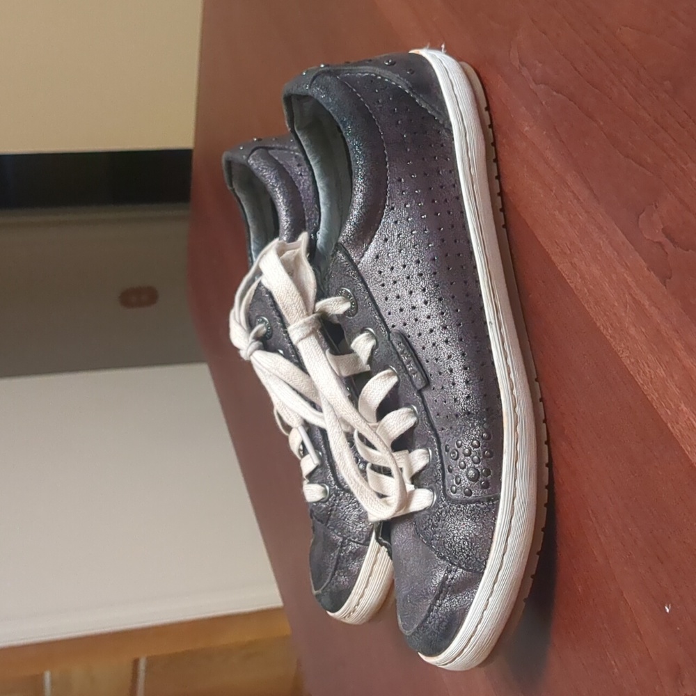 Taos Footwear Charcoal Sneakers with Cream Laces